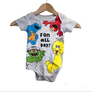 🌈 6/$60 Sesame Street Onesie, “Fun All Day”, Grey, Size 18 Months